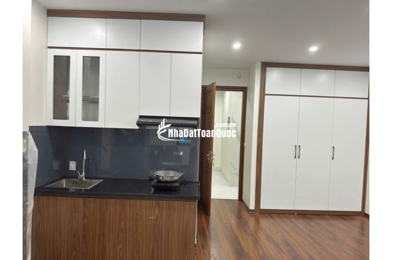 BÁN NHÀ CẦU GIẤY - Ô TÔ VF3 ĐỖ CỬA, 33M - 5 TẦNG ĐẸP, FULL NỘI THẤT, GIÁ 8,3 TỶ